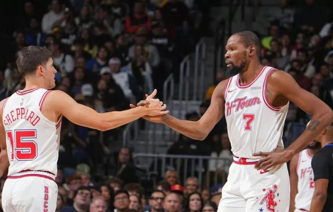 乐鱼体育官网-杜兰特背靠背85分钟！连砍36+32分！复仇东部第一！